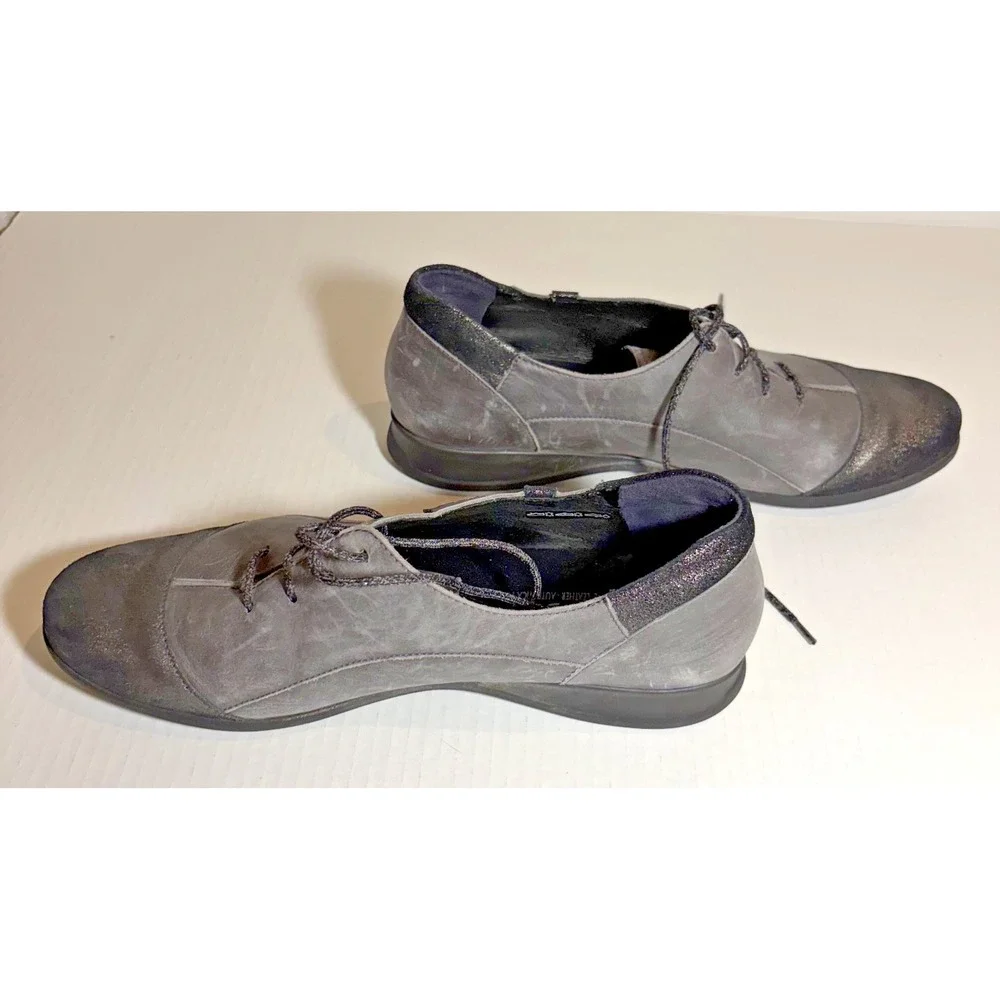 Mephisto Leather lace up shoe, gray, darker textured toe cap, Size 10